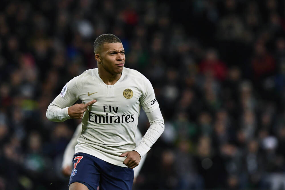 全新ES8创最快四万台交付记录，蔚来港股一度涨超7%